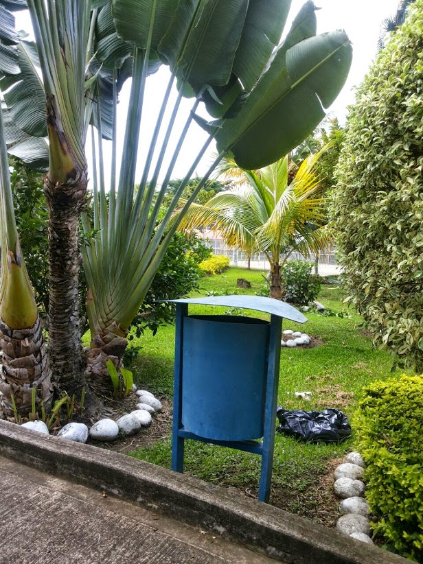 canecas azul para zonas verdes canecas jardines canecas para lagos lagunas ríos mares playas orillas de lagunas canecas para exteriores recolectar basuras de jardines prados jardinería decorativa azul 003 canecas azul para zonas verdes canecas jardines canecas para lagos lagunas ríos mares playas orillas de lagunas canecas para exteriores recolectar basuras de jardines prados jardinería decorativa azul 003